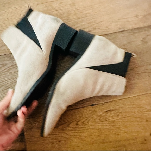 MARC FISHER tan suede leather pointy toe Chelsea bootie womens 9 - Picture 5 of 9